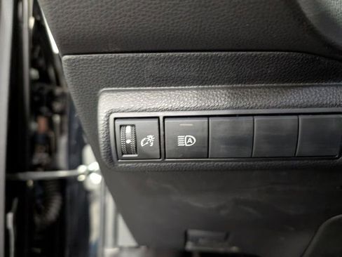 Used 2025 Toyota Corolla LE image 19