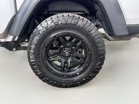 Used 2020 Jeep Gladiator Sport w/ Quick Order Package 24S AWD/4WD image 27