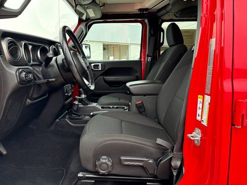 Used 2020 Jeep Gladiator Sport w/ Quick Order Package 24S AWD/4WD image 12