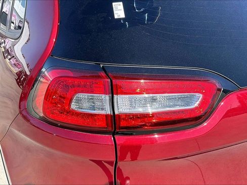 Certified 2016 Jeep Cherokee Sport FWD image 34