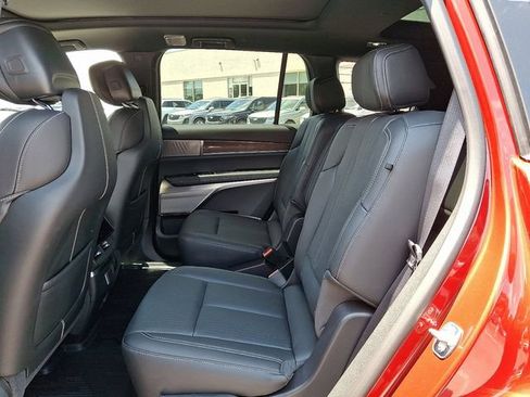 New 2026 Cadillac Vistiq Premium Luxury w/ LPO, Floor Liner Package AWD/4WD image 5