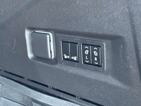 Used 2022 GMC Yukon SLT w/ SLT Premium Package AWD/4WD image 13