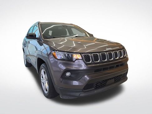 Used 2024 Jeep Compass Latitude AWD/4WD image 9