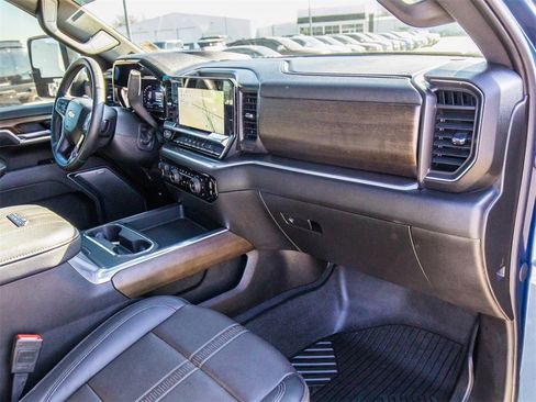 Used 2025 Chevrolet Silverado 2500 High Country w/ High Country Premium Package image 16