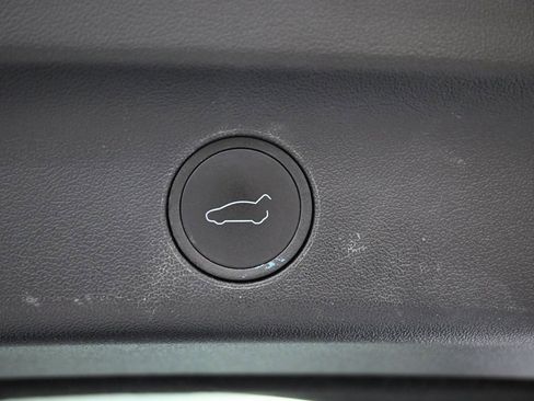 Used 2022 Tesla Model Y Long Range image 15