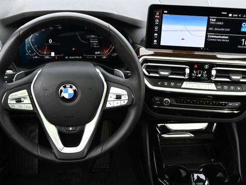 Certified 2025 BMW X4 xDrive30i image 10