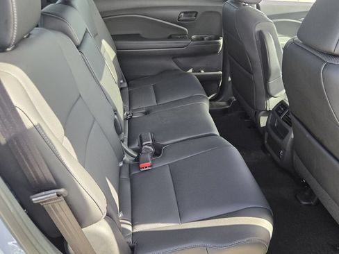 Used 2023 Honda Passport EX-L image 16