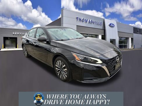 Used 2025 Nissan Altima 2.5 SV FWD image 1