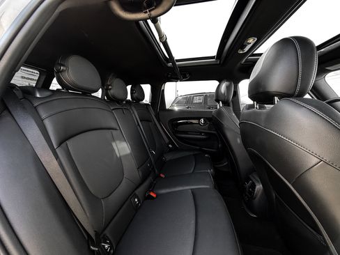 Used 2022 MINI Cooper Clubman S w/ Premium Package image 18