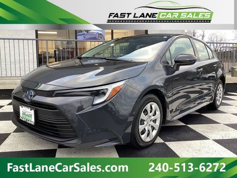Used 2025 Toyota Corolla LE image 1