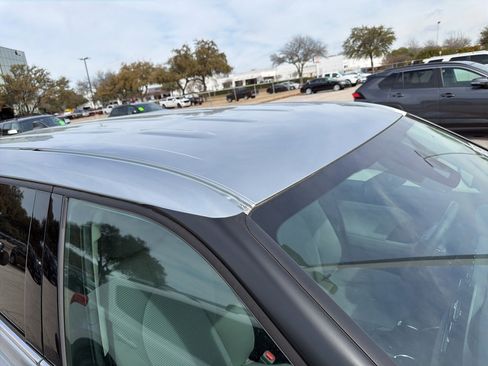 Used 2022 Toyota Highlander LE image 6