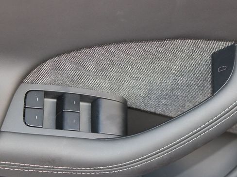 Used 2022 Tesla Model S AWD image 12