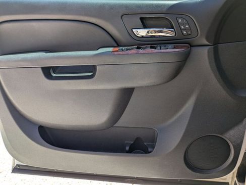 Used 2012 Chevrolet Avalanche LTZ AWD/4WD image 10