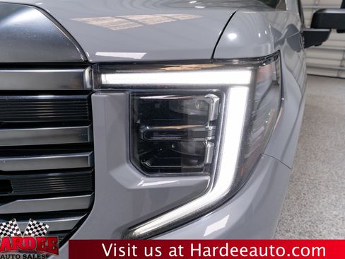 Used 2024 GMC Sierra 1500 AT4 w/ Technology Package AWD/4WD image 8