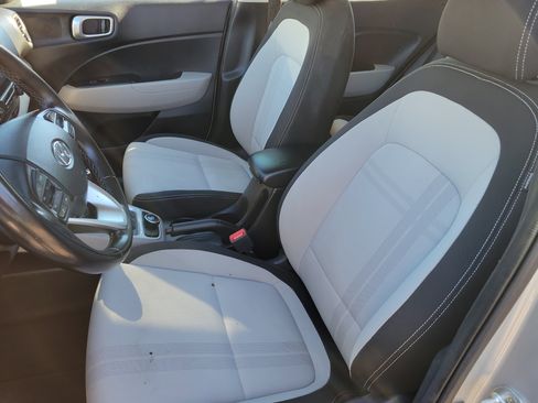 Used 2021 Hyundai Venue SEL image 4