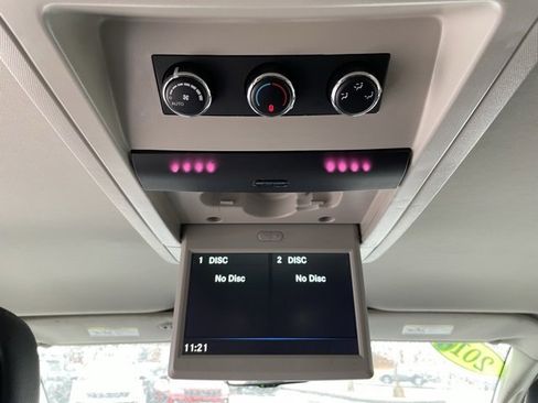 Used 2016 Chrysler Town & Country Touring image 23