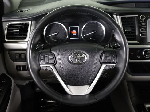 Used 2017 Toyota Highlander XLE AWD/4WD image 45