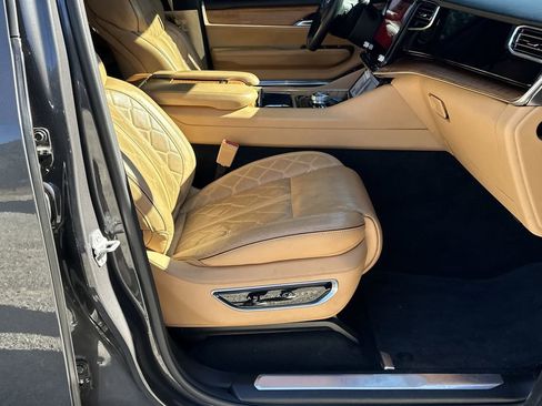 Used 2023 Jeep Grand Wagoneer Series III w/ HD Trailer Tow Package image 14