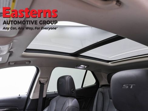 Used 2023 Buick Envision Essence w/ Sport Touring Package FWD image 35
