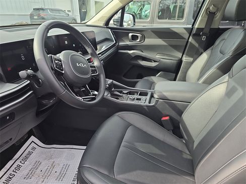 Used 2025 Kia Sorento S w/ Panoramic Sunroof Package image 11