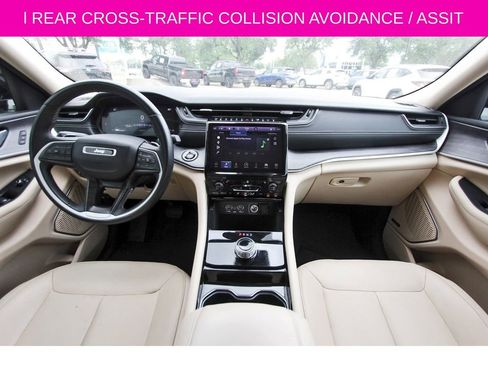 Used 2022 Jeep Grand Cherokee Limited image 10