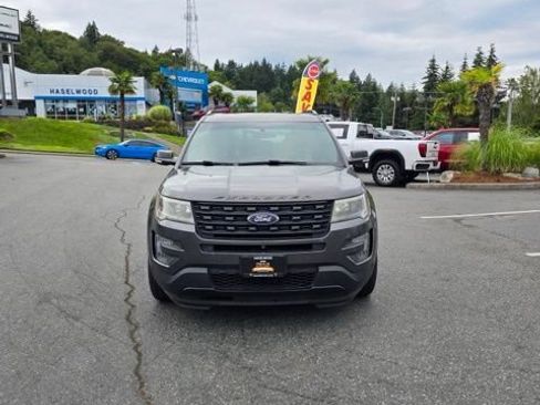 Used 2016 Ford Explorer Sport w/ Equipment Group 401A AWD/4WD image 2