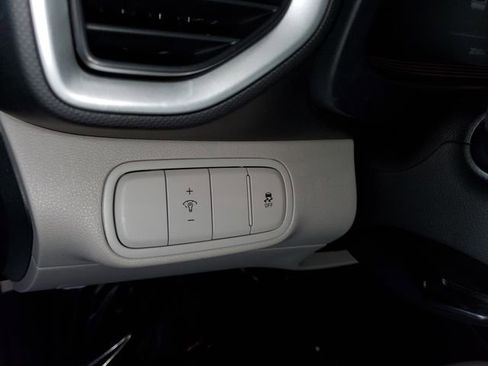 Used 2024 Hyundai Venue SEL image 19