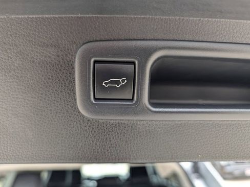 Used 2023 Toyota Highlander XLE FWD image 30