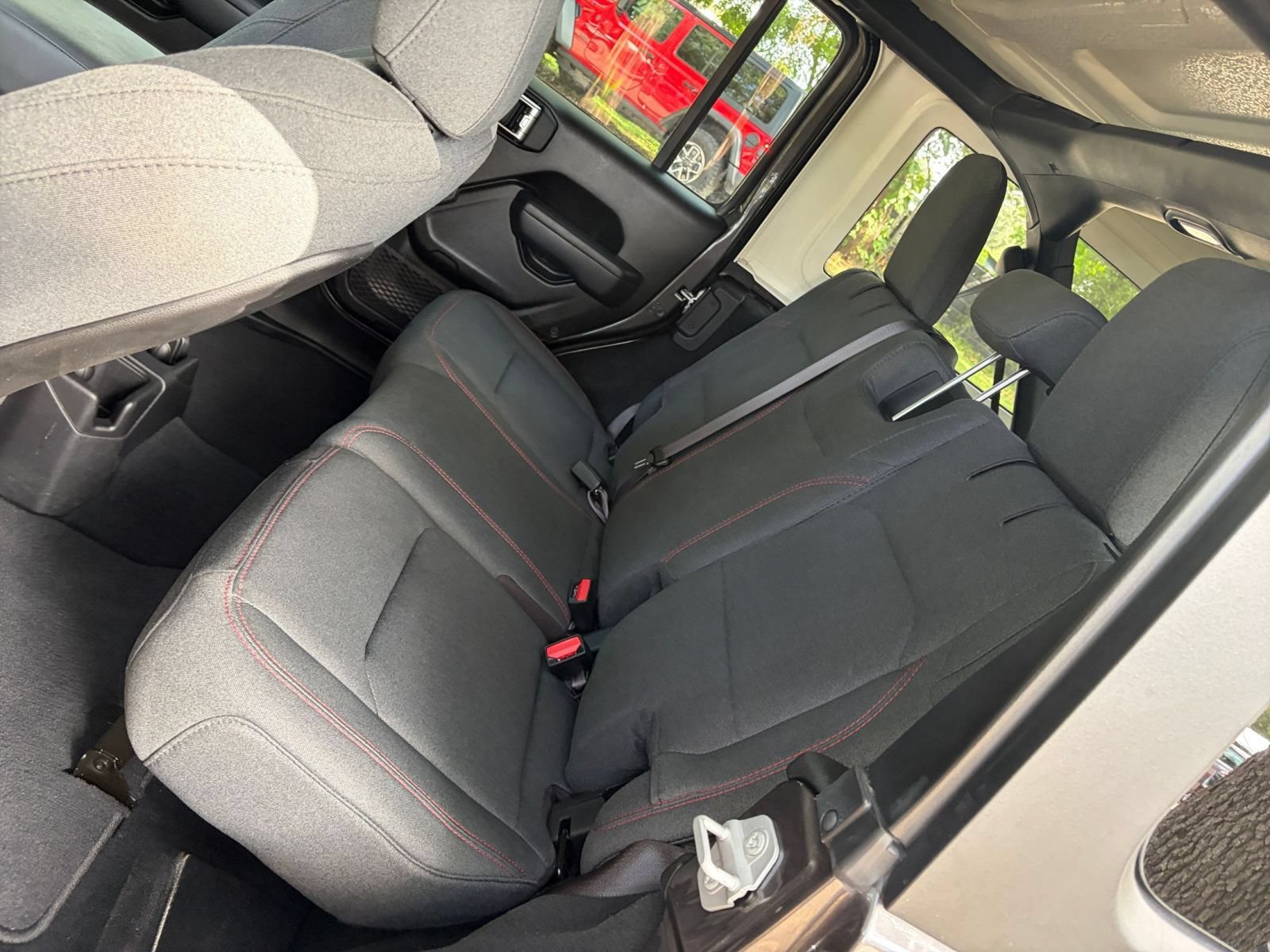 Used 2026 Jeep Wrangler Unlimited Rubicon AWD/4WD image 37