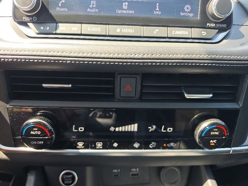 Used 2023 Nissan Rogue SV FWD image 27