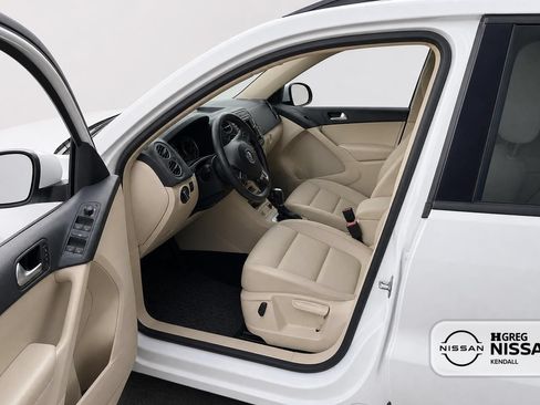 Used 2017 Volkswagen Tiguan S FWD image 7