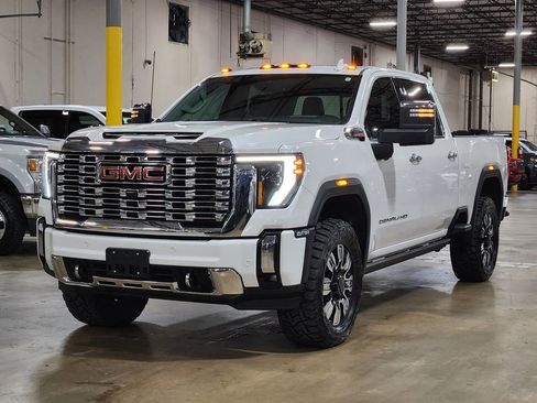 Used 2024 GMC Sierra 2500 Denali w/ Denali Reserve Package AWD/4WD image 4