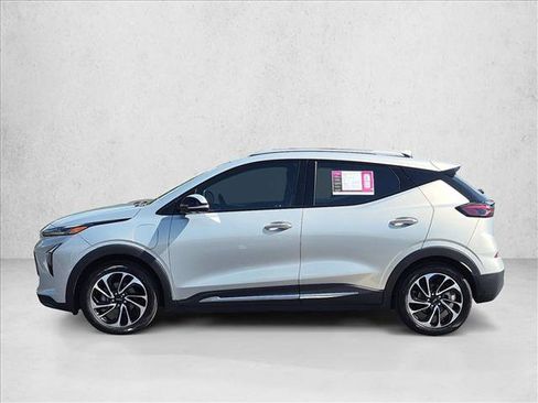 Used 2023 Chevrolet Bolt EUV Premier w/ Sun & Sound Package FWD image 9