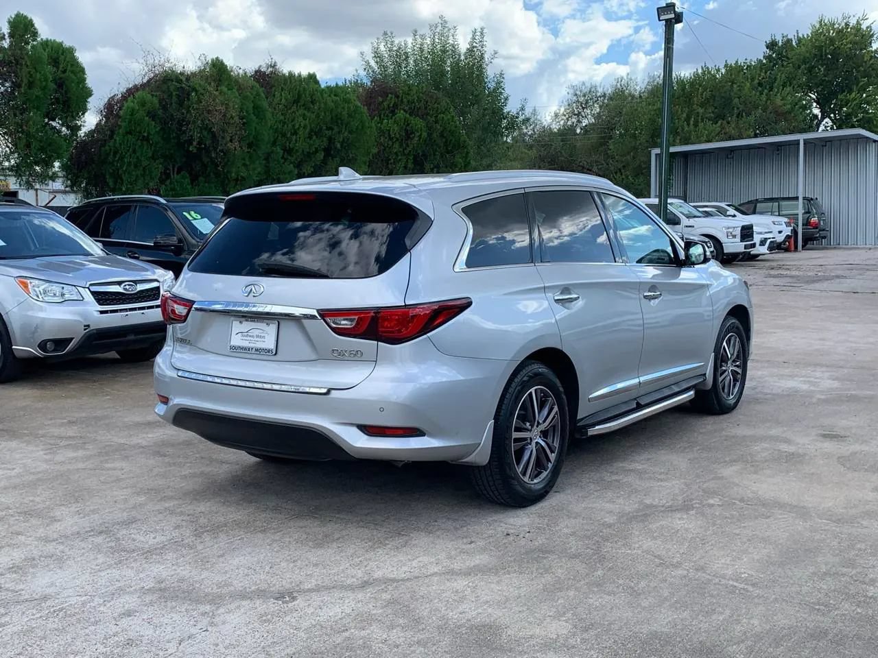 Used 2017 INFINITI QX60 FWD w/ Premium Plus Package image 7