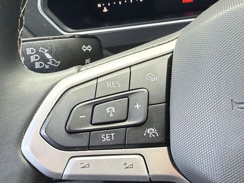 Used 2022 Volkswagen Tiguan SE AWD/4WD image 27