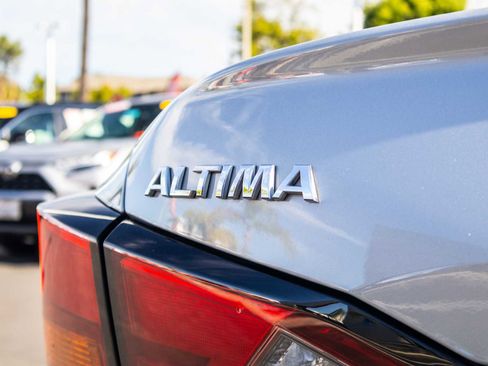 Used 2022 Nissan Altima 2.5 SV FWD image 11