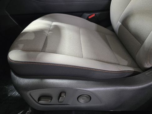 Used 2025 Chevrolet Traverse LT image 25