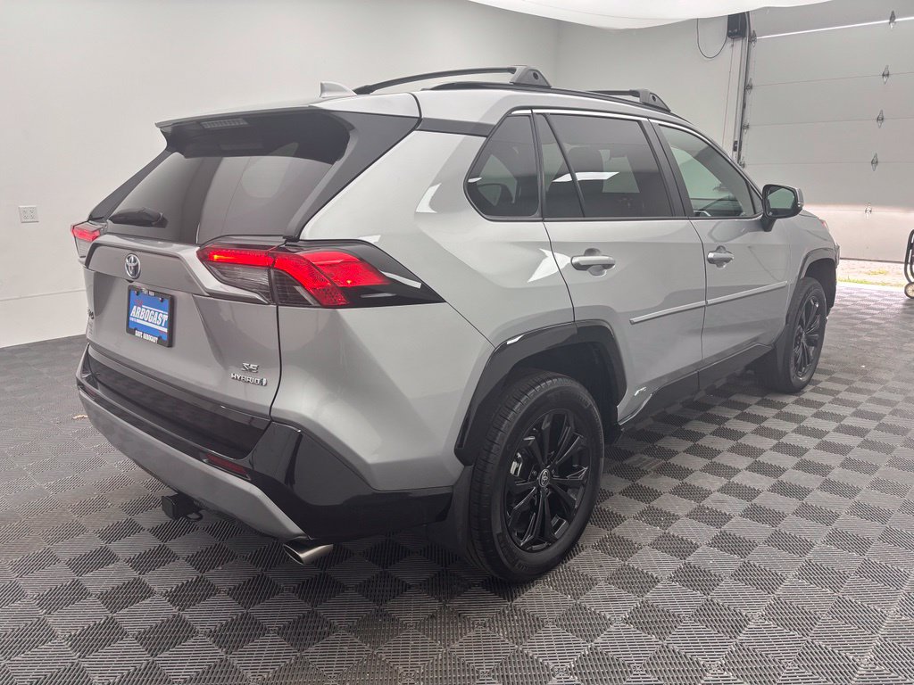 Used 2022 Toyota RAV4 SE w/ SE Grade Weather Package AWD/4WD image 8