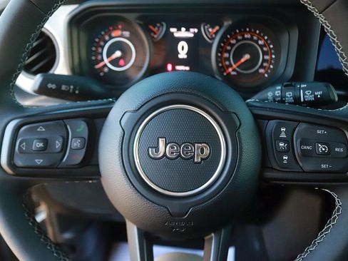 Used 2025 Jeep Wrangler Unlimited Sport AWD/4WD image 17