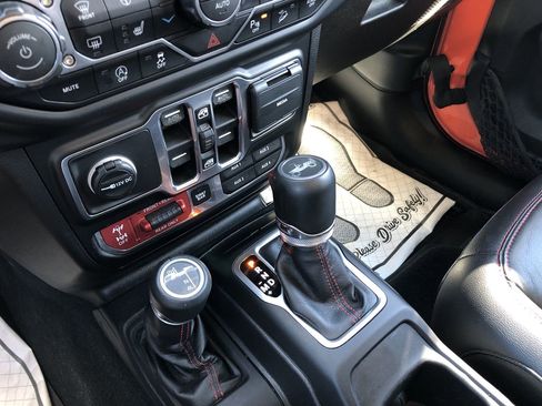 Used 2019 Jeep Wrangler Unlimited Rubicon w/ Dual Top Group image 17