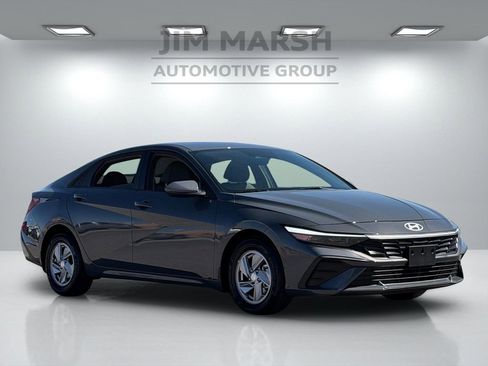 Used 2025 Hyundai Elantra SE FWD image 8