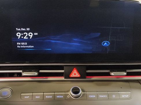 Used 2024 Hyundai Elantra SEL image 25