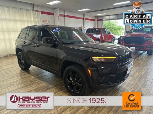 Certified 2025 Jeep Grand Cherokee Altitude w/ Trailer Tow Package AWD/4WD image 6