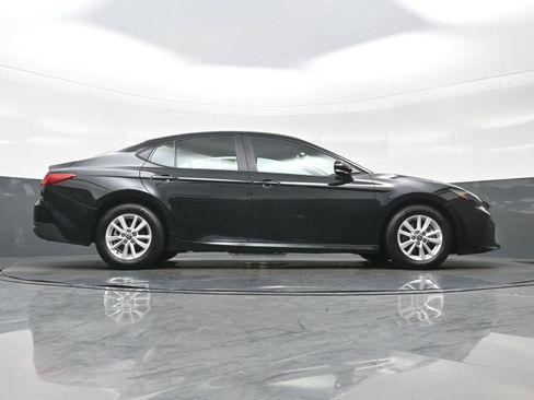 Used 2025 Toyota Camry LE FWD image 33