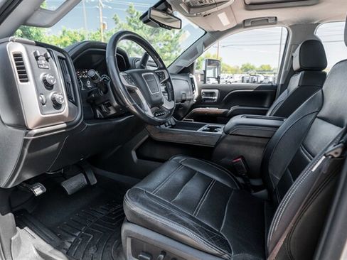 Used 2019 GMC Sierra 2500 Denali w/ Duramax Plus Package AWD/4WD image 19