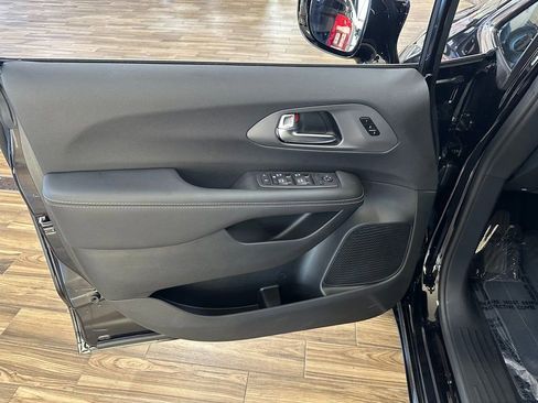 New 2026 Chrysler Pacifica Select image 10