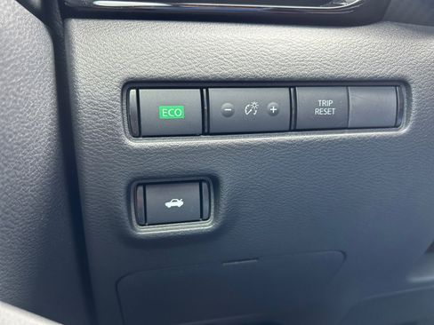 Used 2025 Nissan Sentra SV image 12