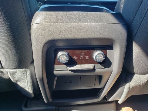 New 2026 Chevrolet Traverse LT w/ LPO, Floor Liner Package image 39