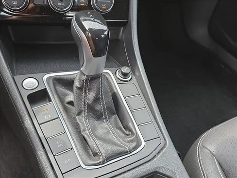 Used 2024 Volkswagen Jetta SE FWD image 14