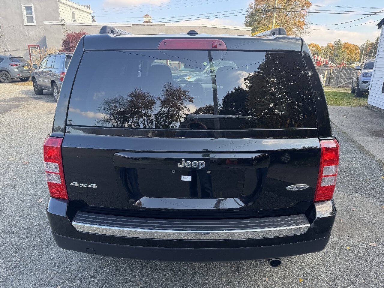 Used 2017 Jeep Patriot High Altitude AWD/4WD image 6